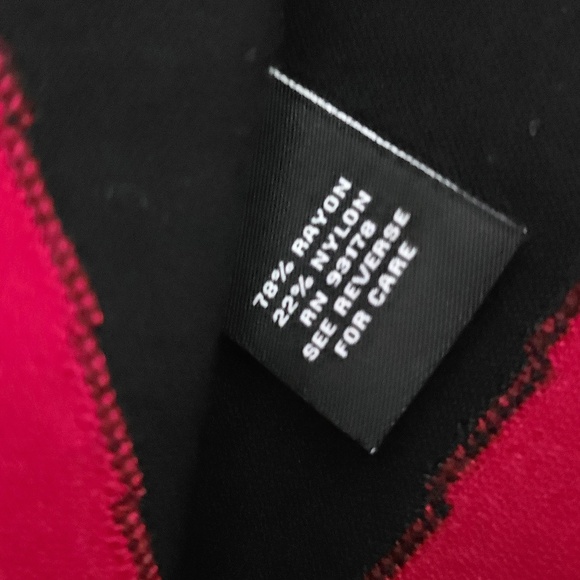 Premose Red and Black Sleeveless Mock Turtleneck Keyhole Soft Sweater - Picture 4 of 9